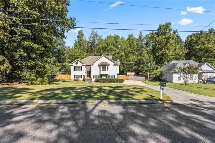 Property Photo: 106 Hunters Place GA 30180