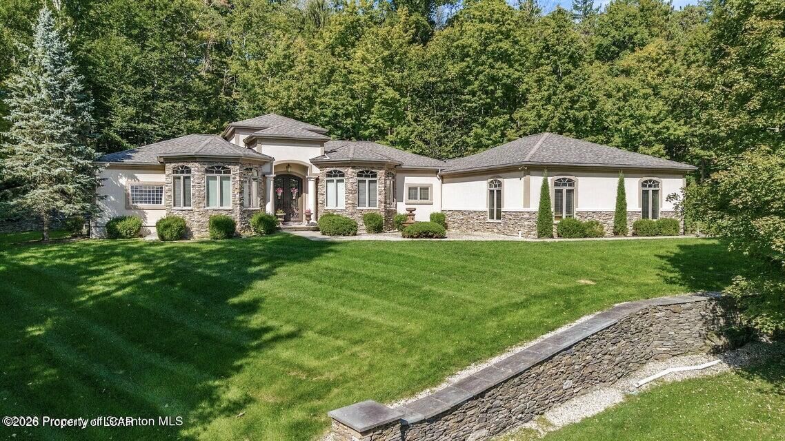 Property Photo: 1004 Oakford Woods PA 18471