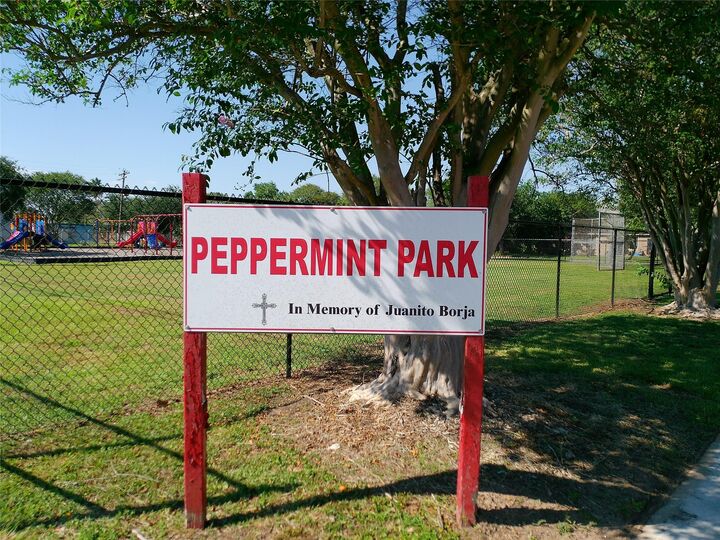 Property Photo:  1130 W 9th Street  TX 77541 