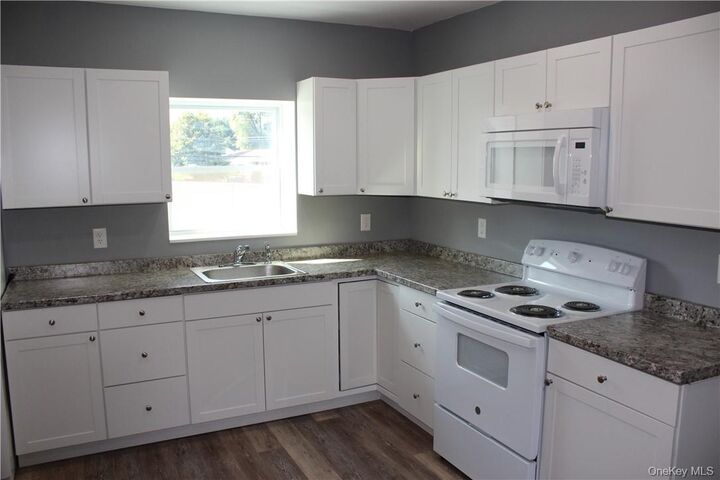 Property Photo:  3144 Route 9W 3  NY 12553 