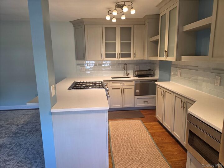 Property Photo:  240 S Broadway 2D  NY 10591 