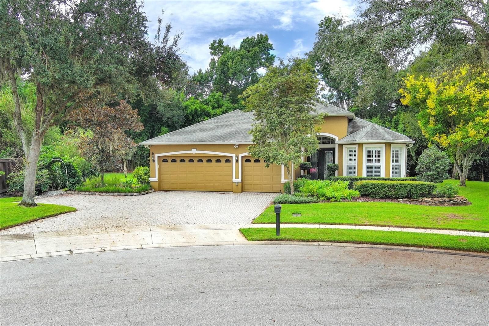 Property Photo: 475 Verandah Court FL 32708