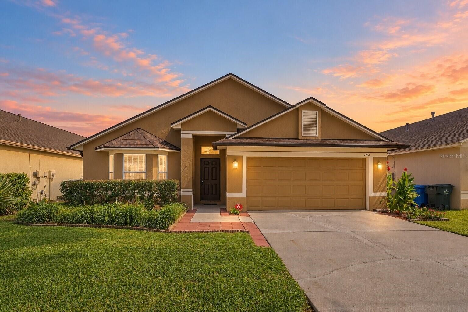 Property Photo:  1123 Lumsden Pointe Boulevard  FL 33594 