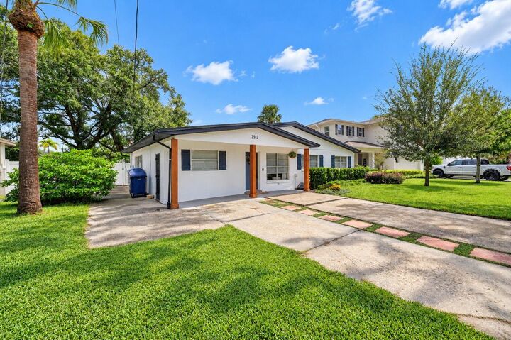 Property Photo: 2913 W Elrod Avenue FL 33611