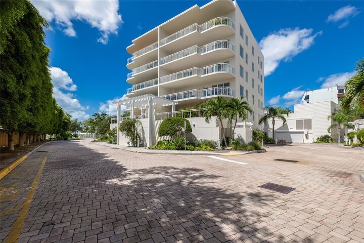 Property Photo:  1640 Summerhouse Lane 40  FL 34242 