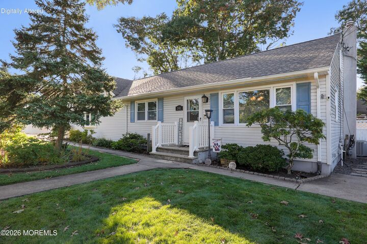 Property Photo:  341 Jefferson Court  NJ 08724 