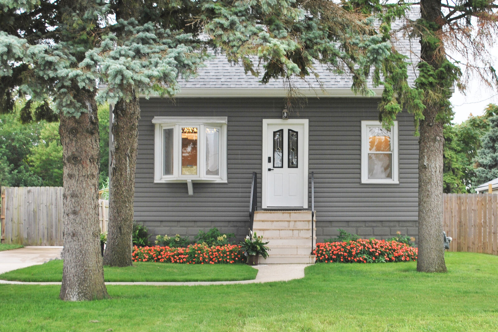 Property Photo:  11418 S Avon Avenue  IL 60803 