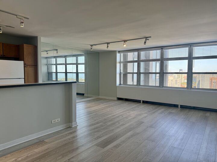 Property Photo: 655 W Irving Park Road 2808 IL 60613