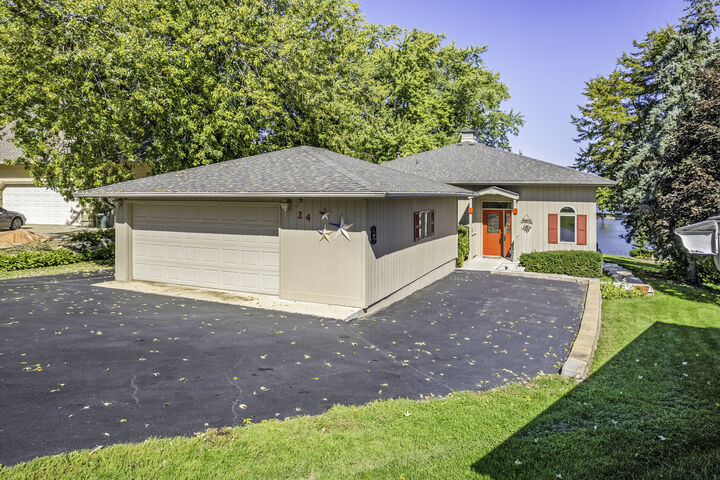 Property Photo:  24 Holiday Drive  IL 60552 