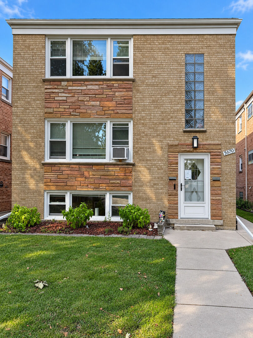 Property Photo:  5670 W Higgins Avenue 2  IL 60630 