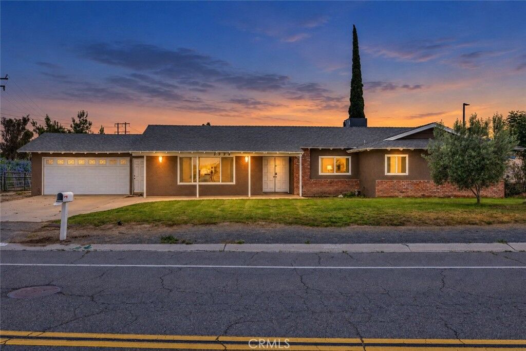 Property Photo: 3998 Bluff CA 92860