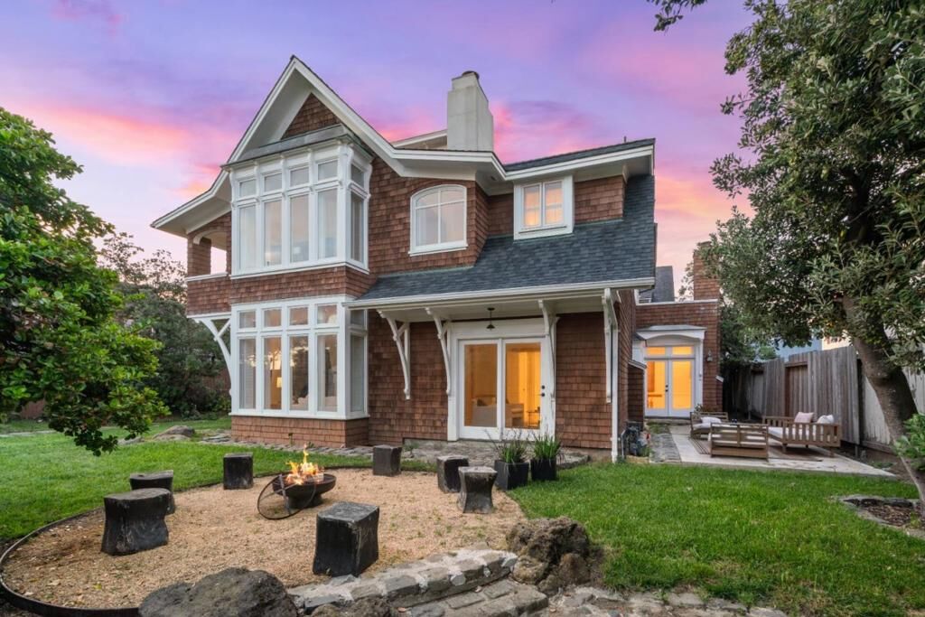 Property Photo:  85 Clarendon Road  CA 94044 
