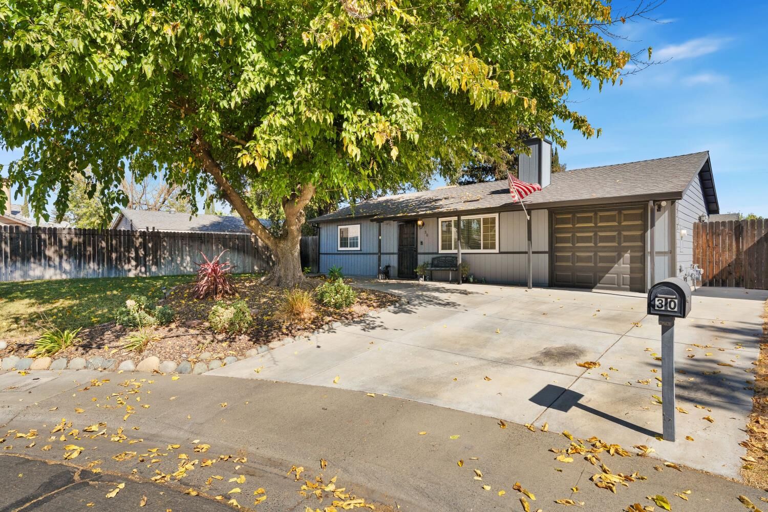 Property Photo:  30 E Al Court  CA 95838 