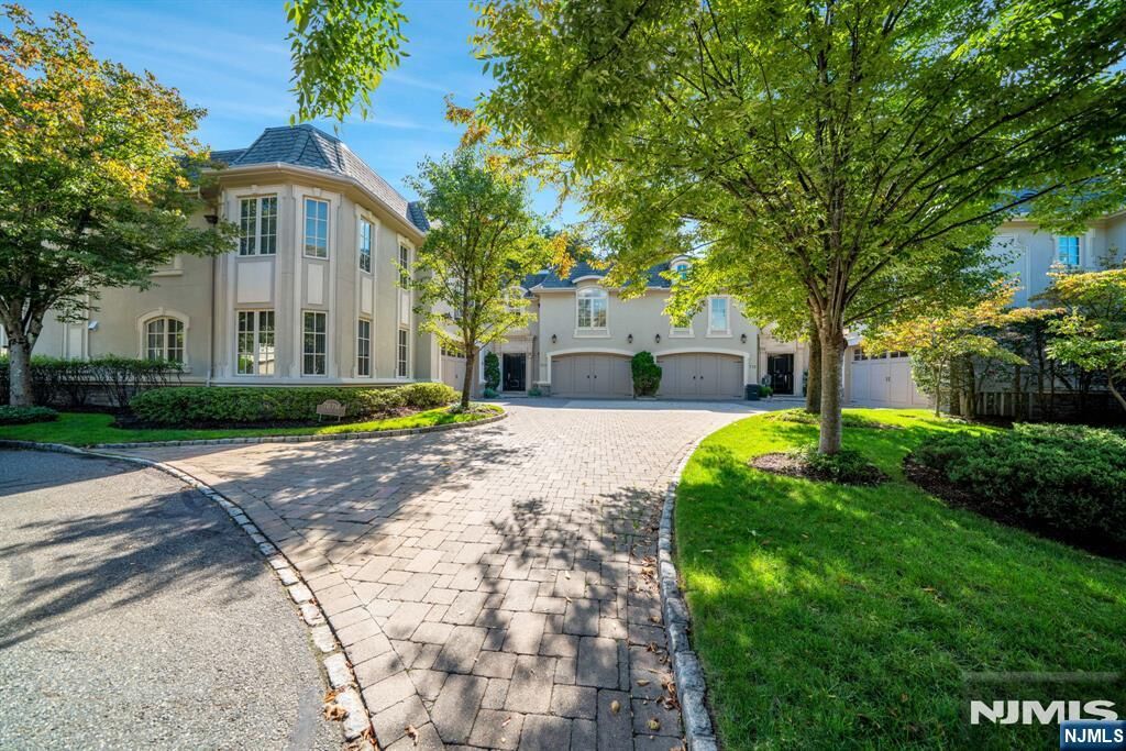 Property Photo:  713 Bellaire Drive  NJ 07627 