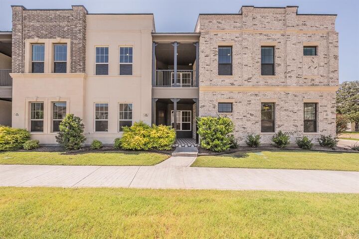 Property Photo: 305 Sunset Lane 101 TX 76114