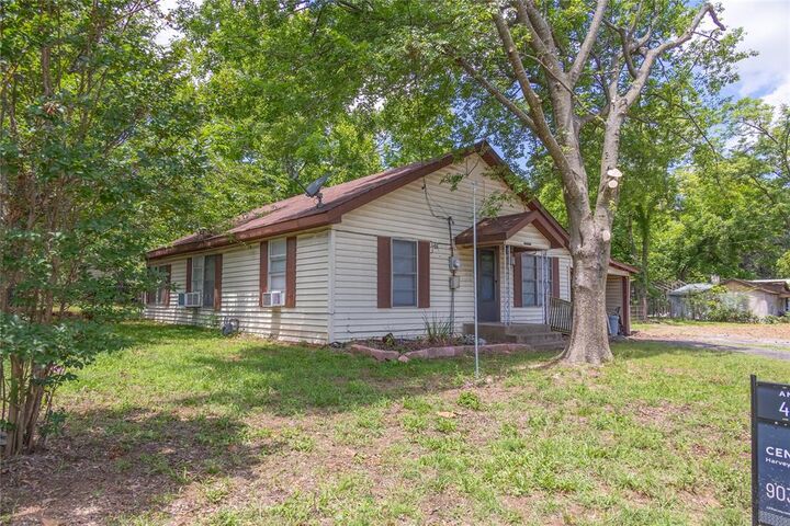 Property Photo:  805 12th NE  TX 75460 