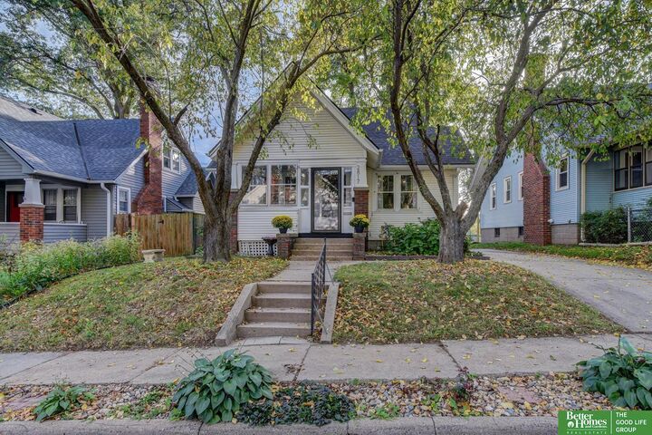 Property Photo:  2817 N 49th Avenue  NE 68104 