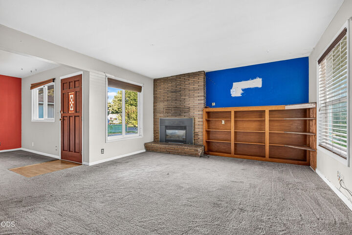 Property Photo: 1020 Oak Street OR 97502