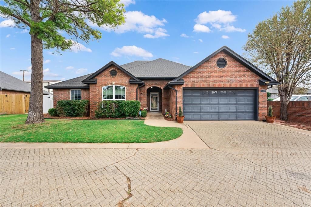 Property Photo:  1422 N Canyon Way  OK 73044 