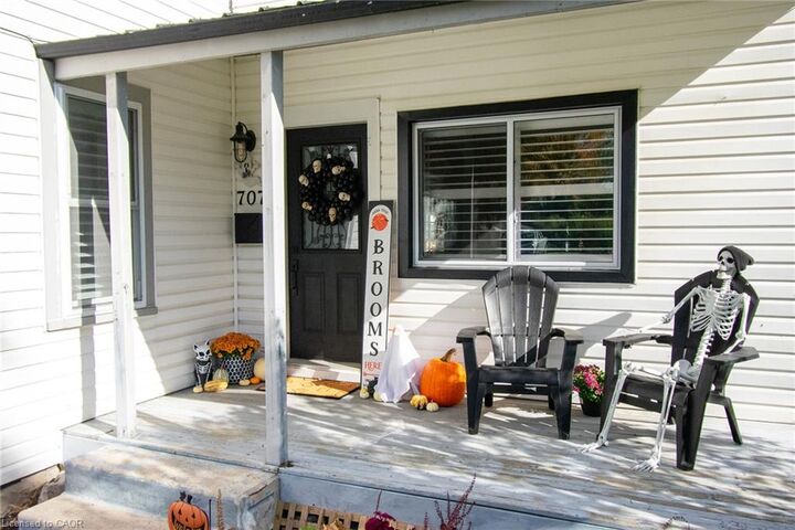 Property Photo:  707 Tamarac Street  ON N1A 2E3 