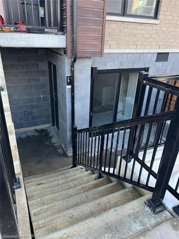 Property Photo:  20 Palace Street F8  ON N2E 0J3 