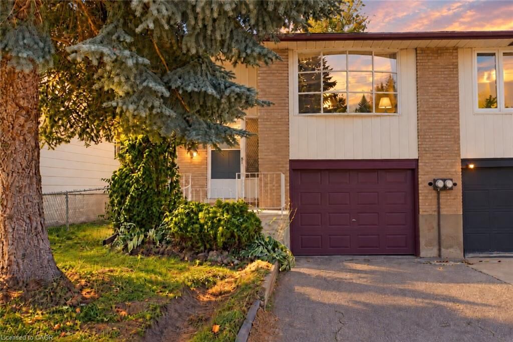 Property Photo: 427 Lawrence Avenue ON N2M 1Y7
