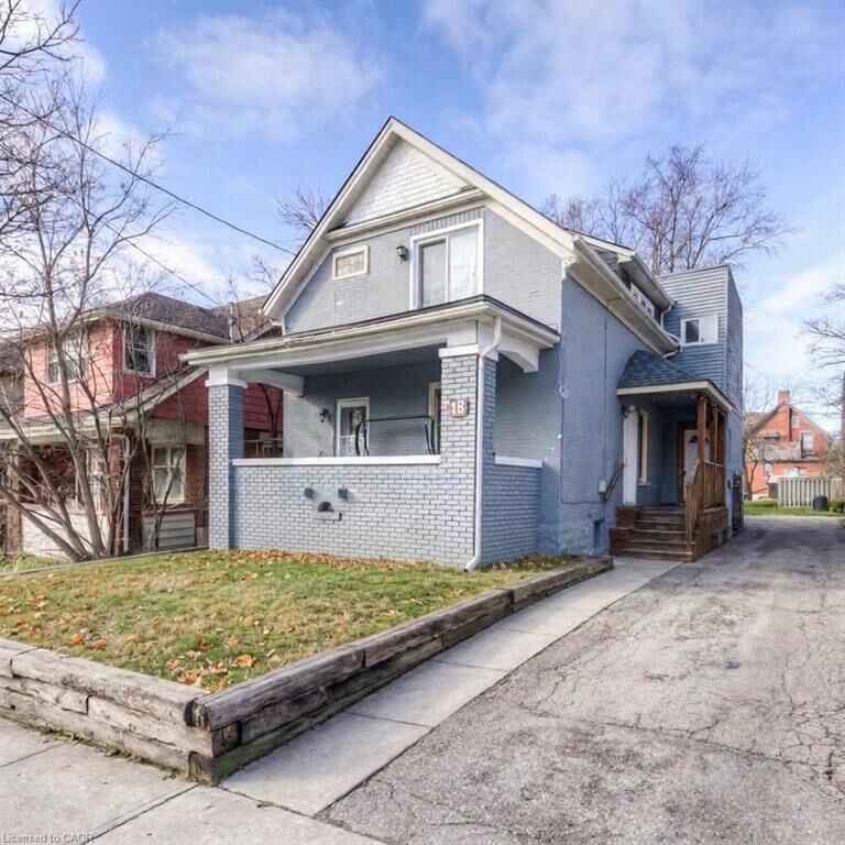 Property Photo:  18 Stirling Avenue N 2  ON N2H 3G5 