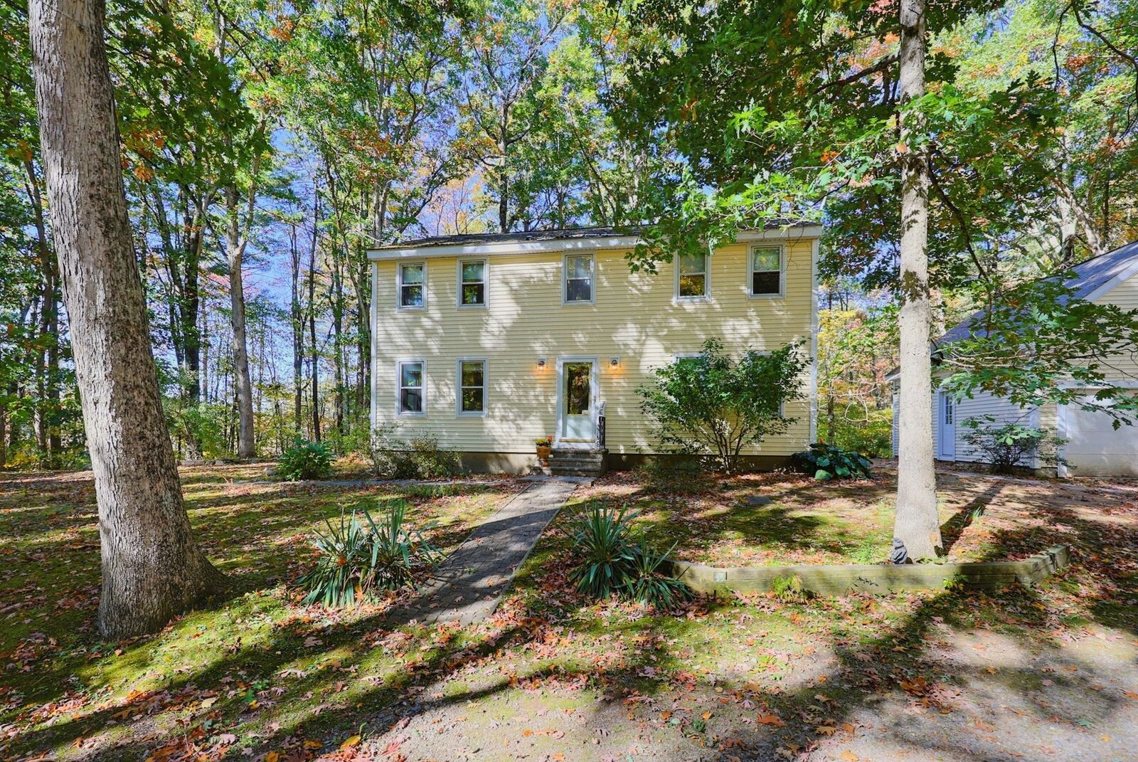 Property Photo:  362 Arbor St  MA 01462 
