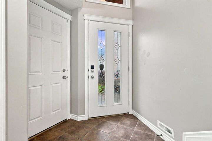 Property Photo:  185 Pinnacle Drive  AB T8W 2Z3 