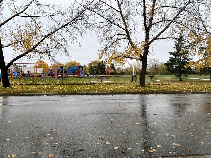 Property Photo:  10117 92A Street  AB T8V 1X8 