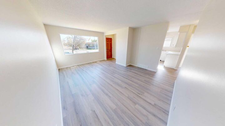 Property Photo:  10818 93A Street  AB T8V 1Y7 