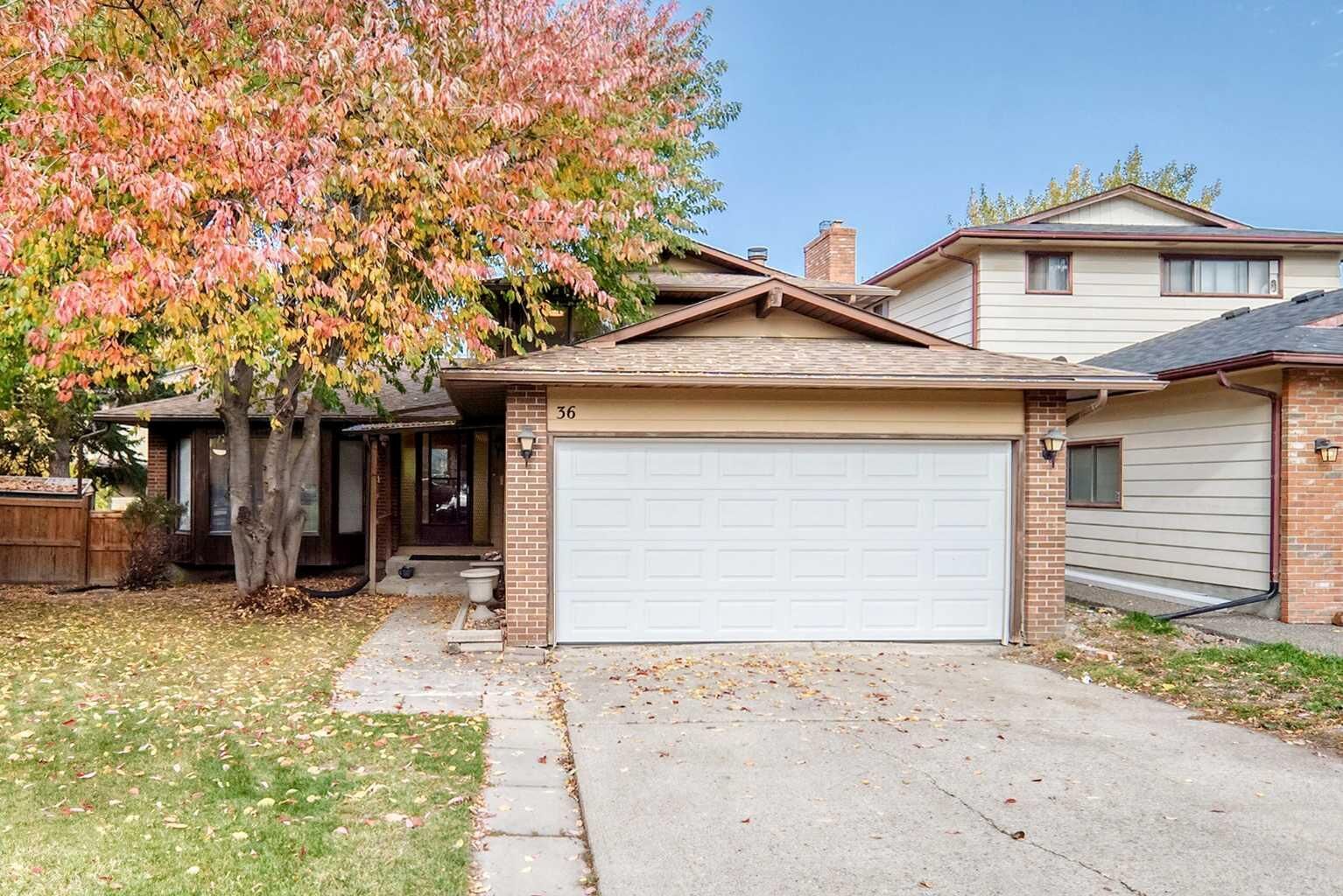 Property Photo: 36 Berkshire Mews NW AB T3K 1Z6