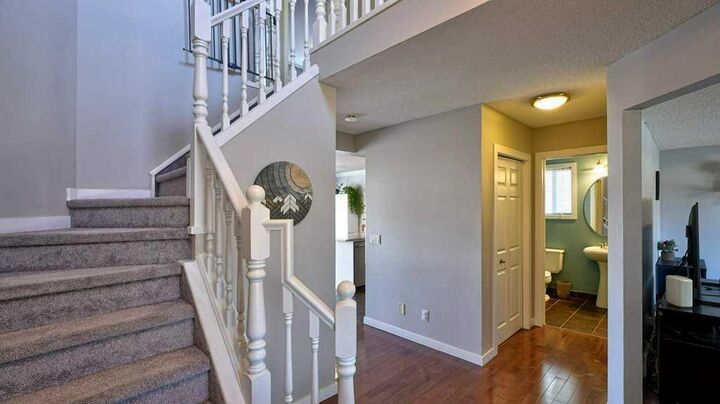 Property Photo:  5 Mt Aberdeen Circle SE  AB T2Z 3G9 