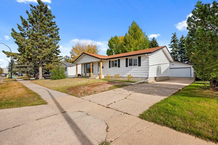 Property Photo: 3113 47 Avenue SK S9V 1E8