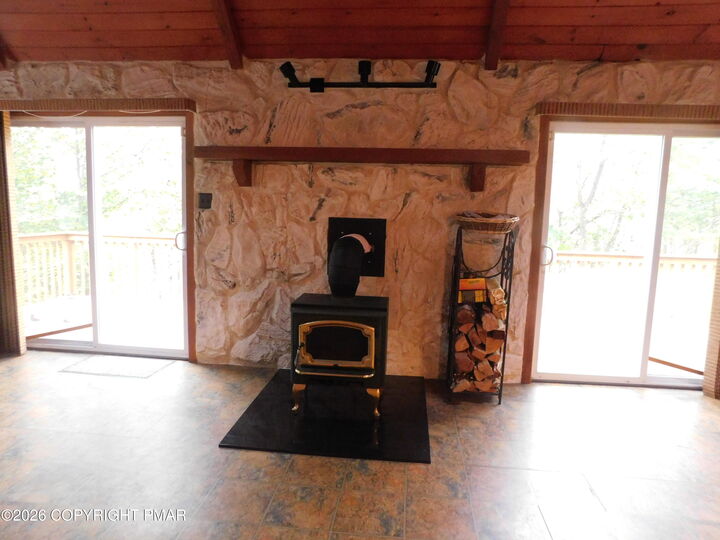 Property Photo:  