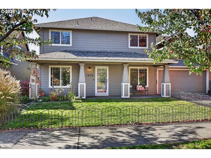 Property Photo:  1672 5th St  OR 97031 