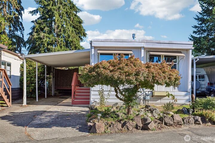 Property Photo:  7301 NE 175th Street 305  WA 98028 