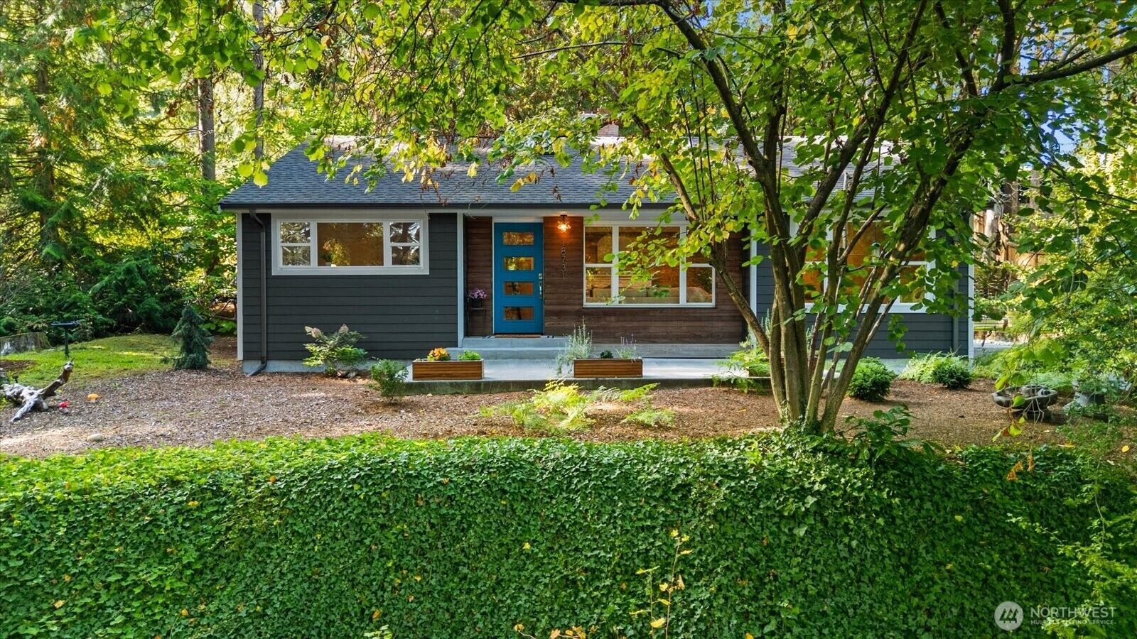 Property Photo:  18731  Ballinger (Off Private Road) Way NE  WA 98155 
