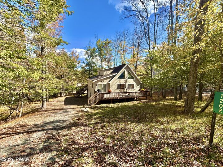 Property Photo: 1202 Commanche Circle PA 18436