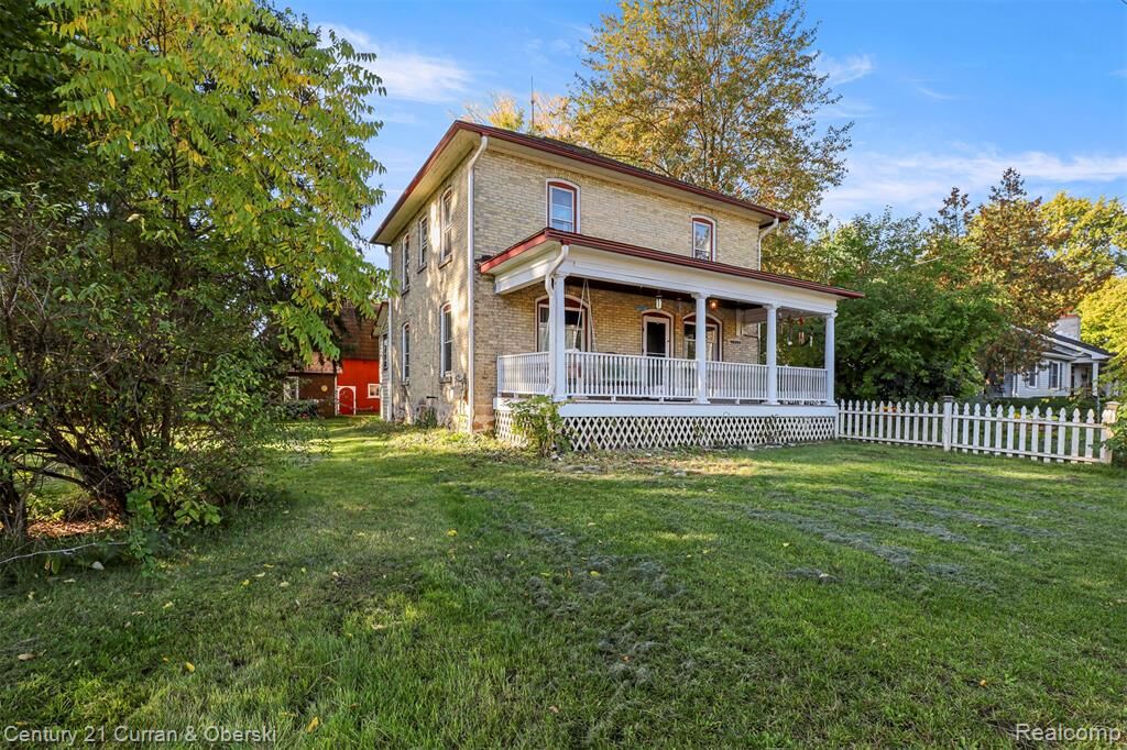 Property Photo:  1926 E Broadway Street  MI 48858 