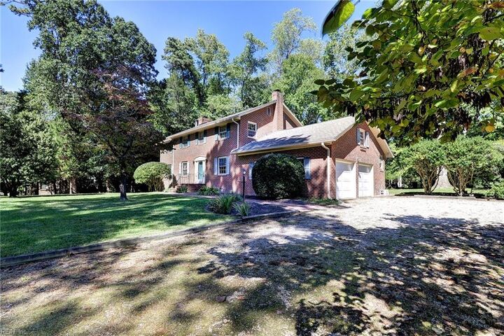 Property Photo:  265 E Queens Dr  VA 23185 