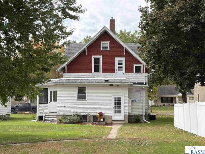 Property Photo:  618 Jefferson St North  MN 56073 