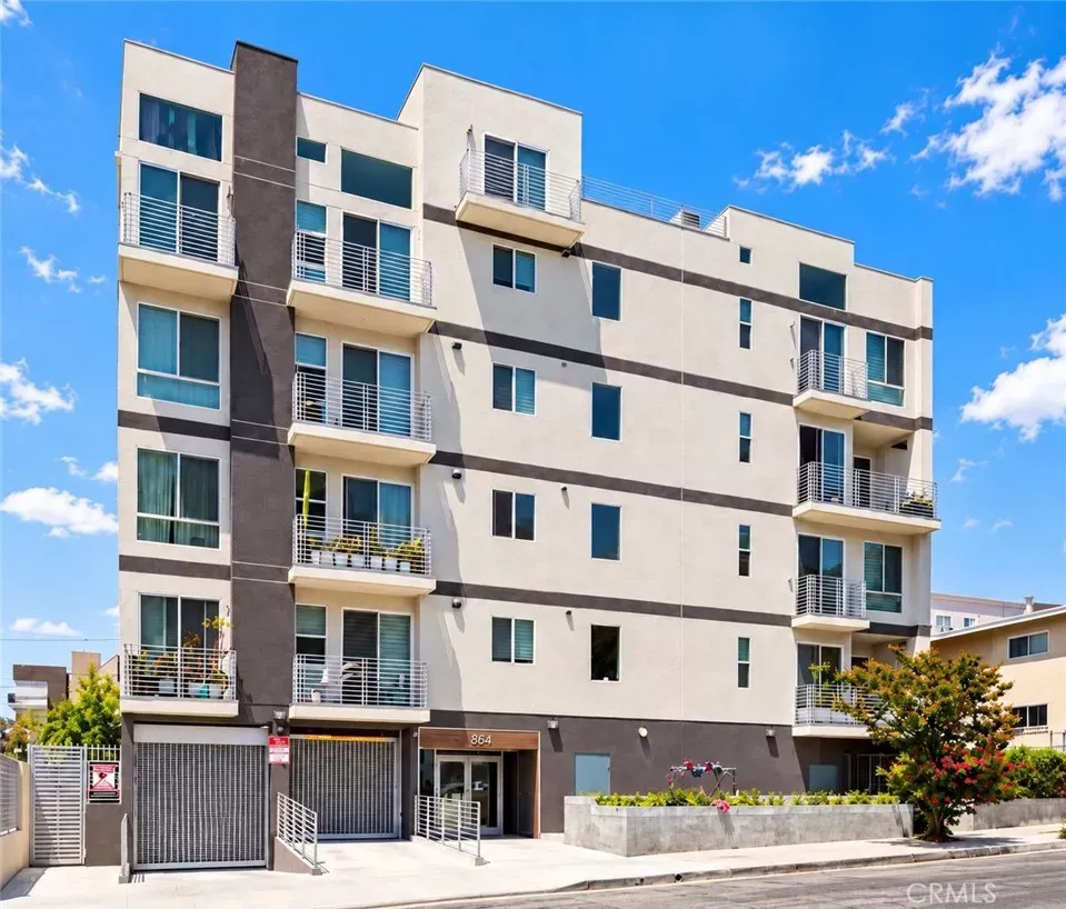 Property Photo:  1055 S Serrano Avenue 403  CA 90006 