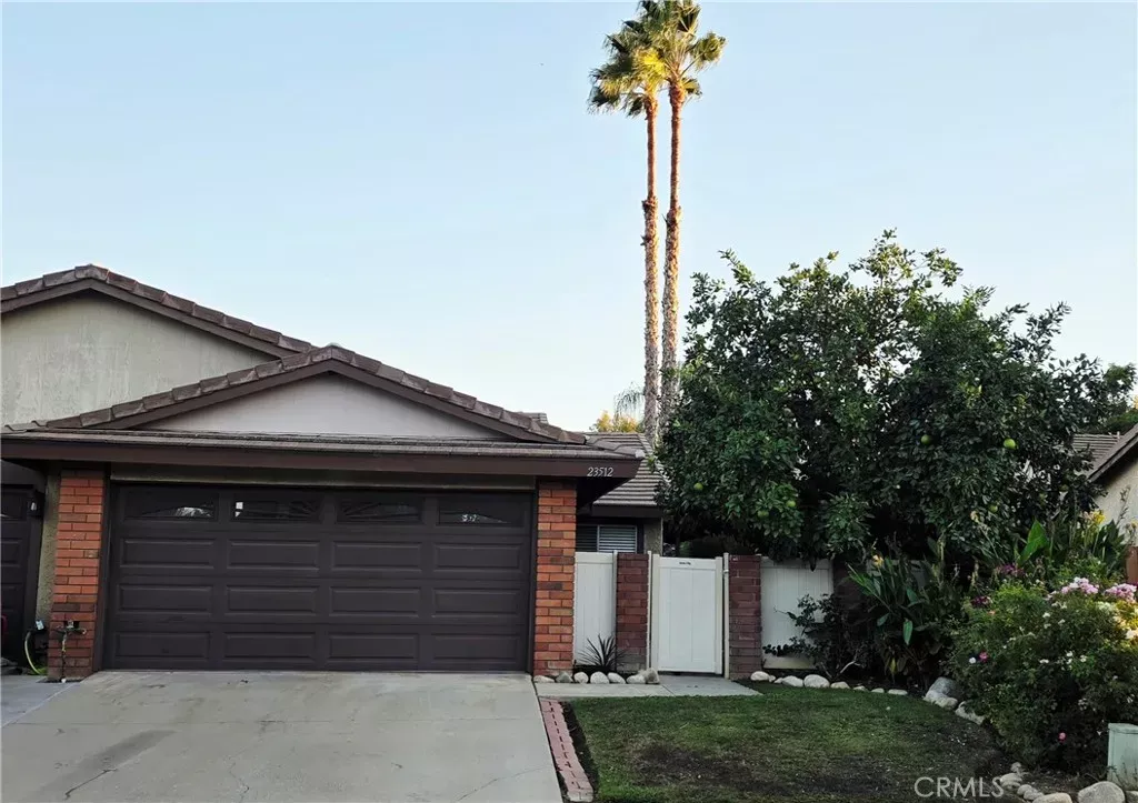 Property Photo:  23512 Lampara Drive  CA 91355 