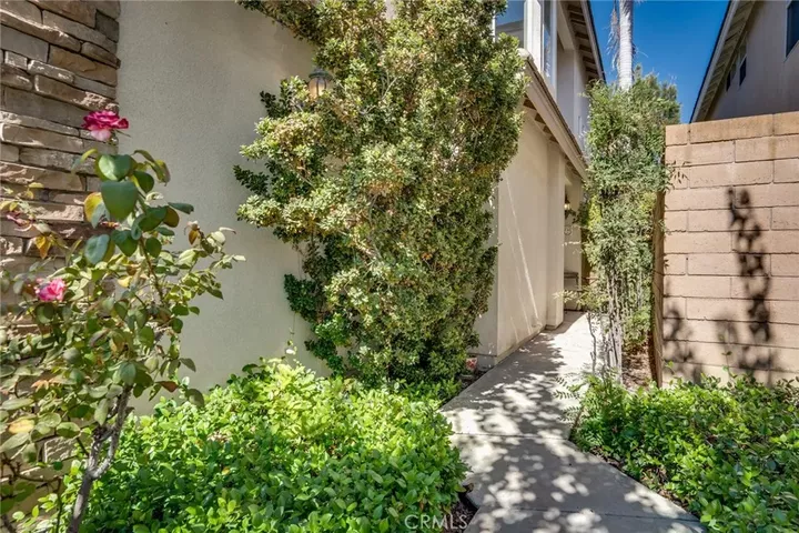 Property Photo: 1101 Davis Way CA 92870