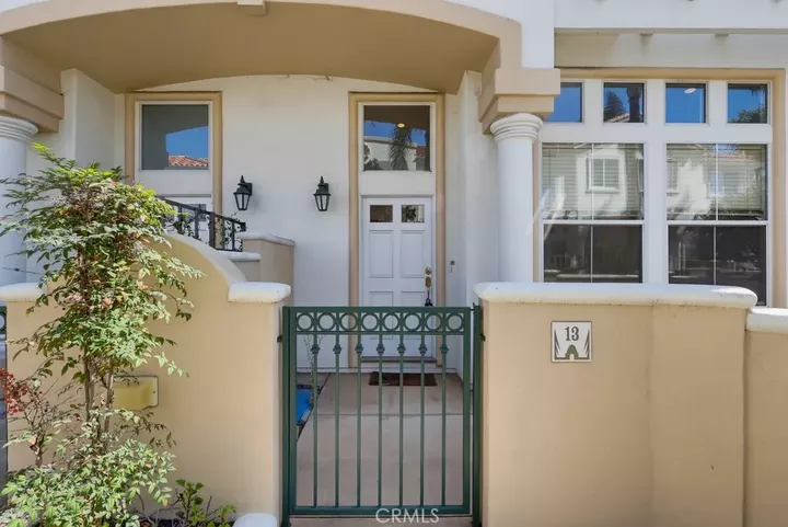 Property Photo:  1516 Cravens 13  CA 90501 