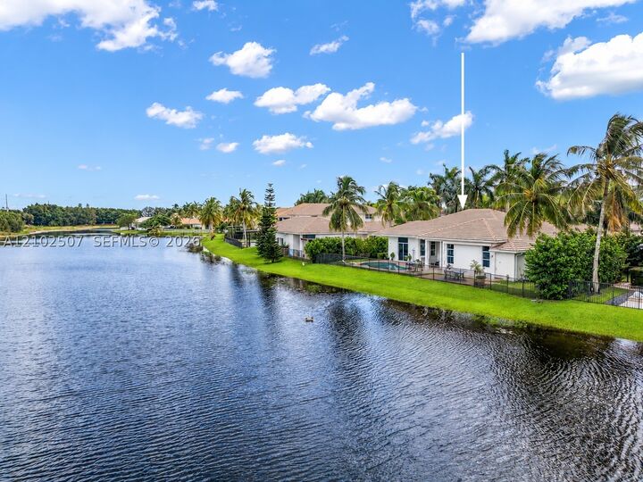 Property Photo: 1378 Victoria Isle Dr FL 33327