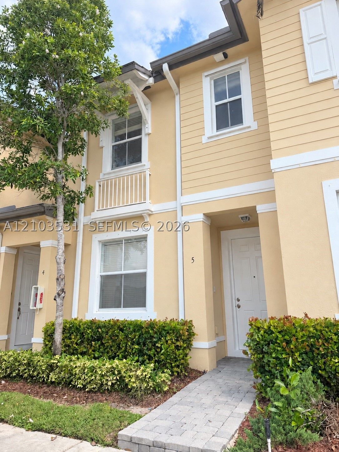 Property Photo: 2885 SE 1st Dr 5 FL 33033