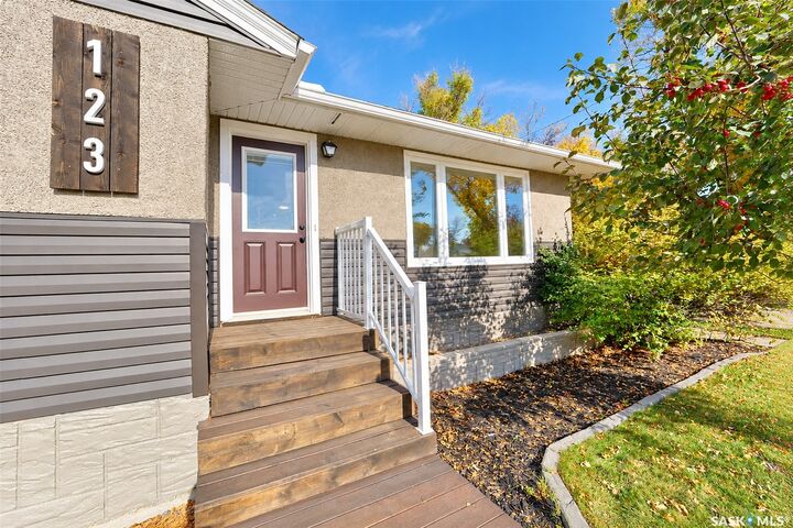 Property Photo: 123 2nd Avenue E SK S0L 2V0