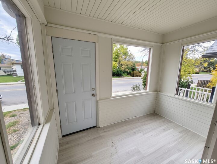 Property Photo: 815 Elphinstone Street SK S4T 3L5